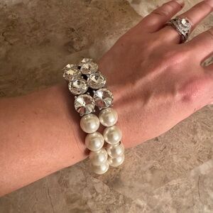 Elegant Pearl and Crystal Bracelet